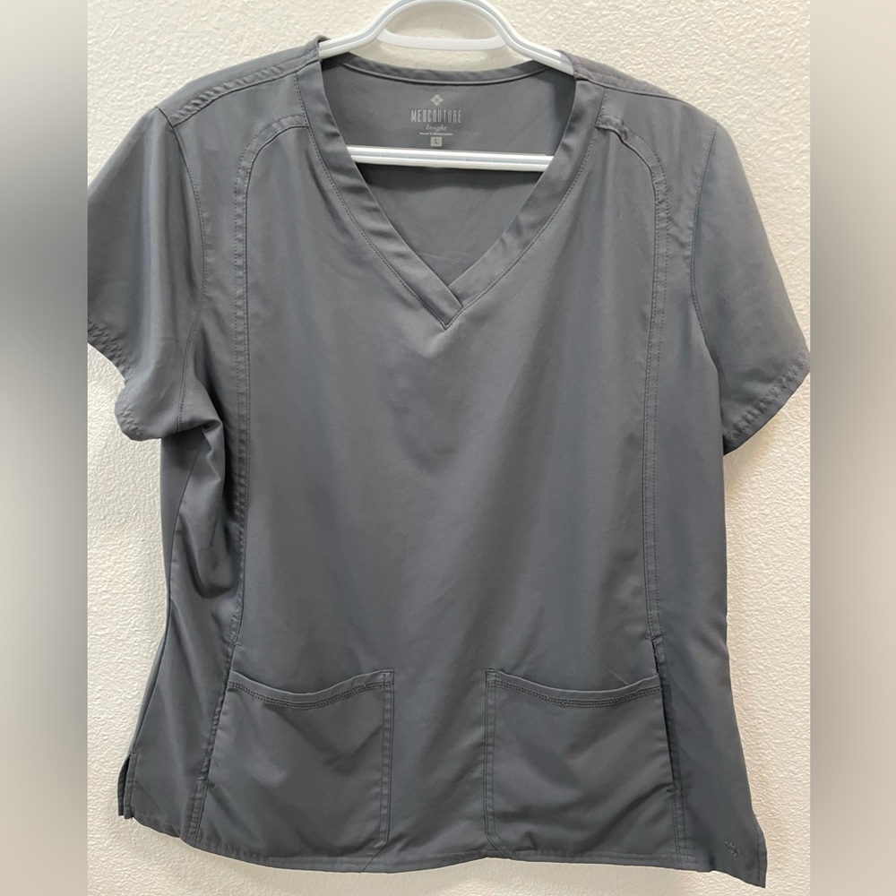 Med couture Scrub Set Top size: L Bottom:LP
Color: gray